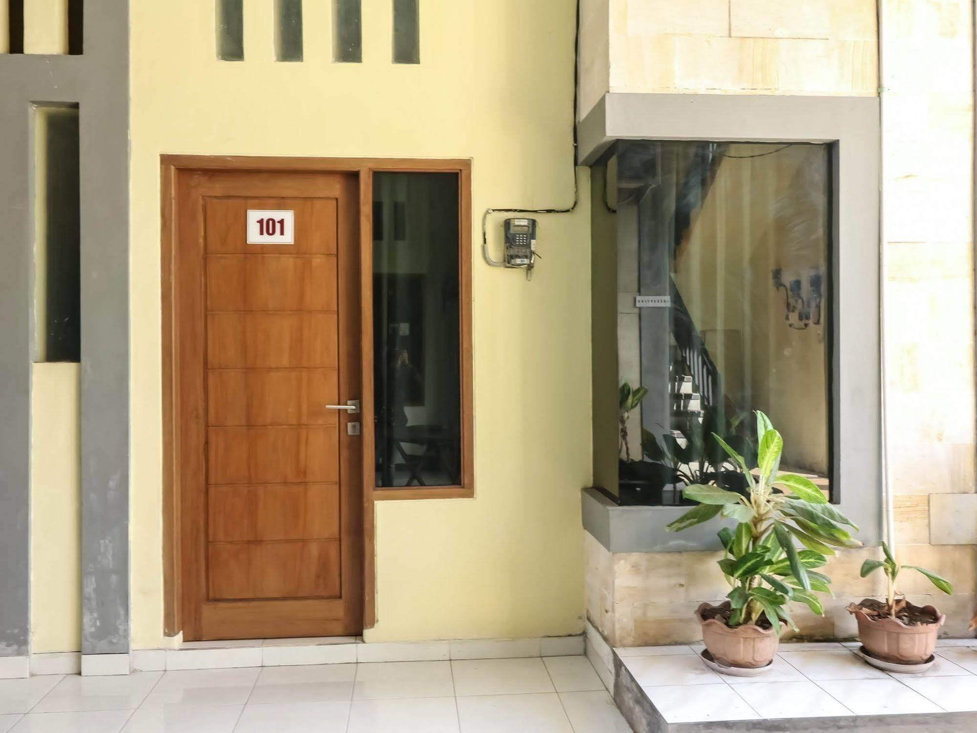 Super Oyo 91495 Hotel Indah Residence Dempassar Exterior foto