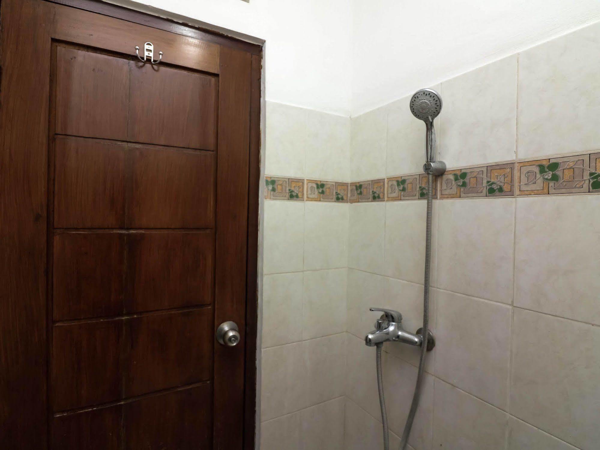 Super Oyo 91495 Hotel Indah Residence Dempassar Exterior foto