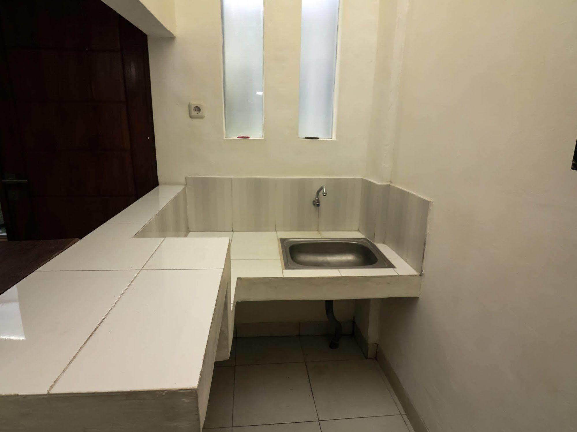 Super Oyo 91495 Hotel Indah Residence Dempassar Exterior foto