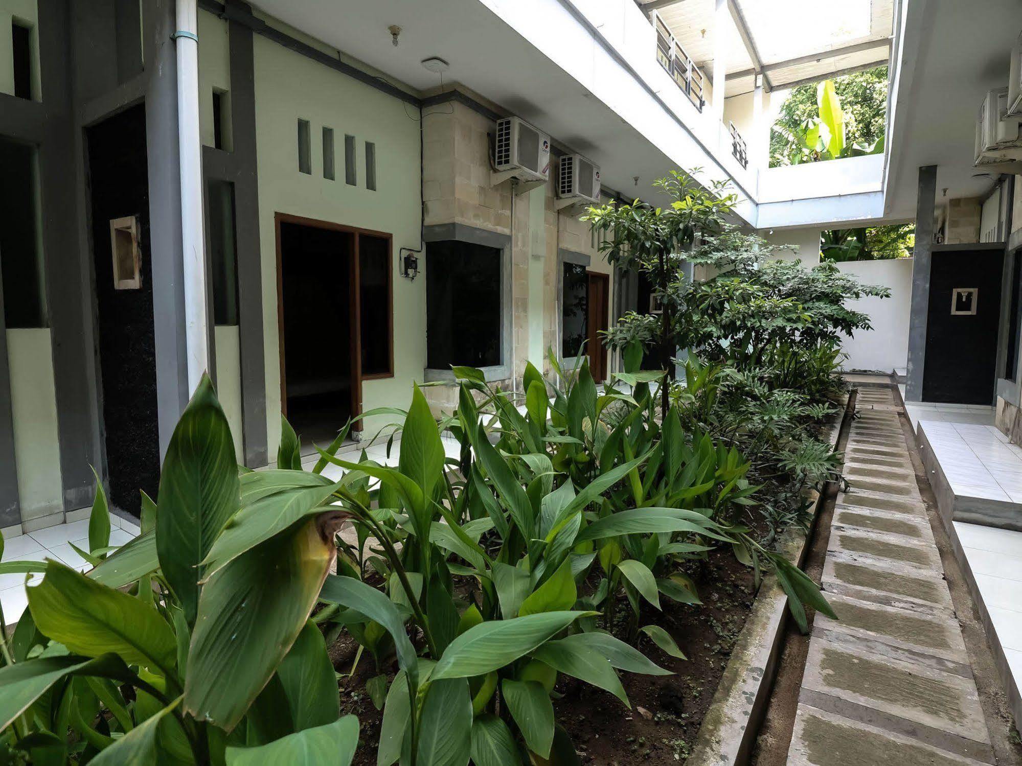 Super Oyo 91495 Hotel Indah Residence Dempassar Exterior foto